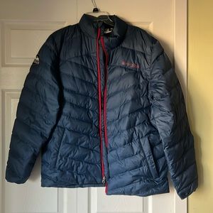Men’s Spyder down jacket. Was wear just couple times. Looks like new.